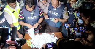 জেনেভা ক্যাম্পে অভিযান: অর্ধকোটি টাকার মাদক ও অস্ত্র উদ্ধার